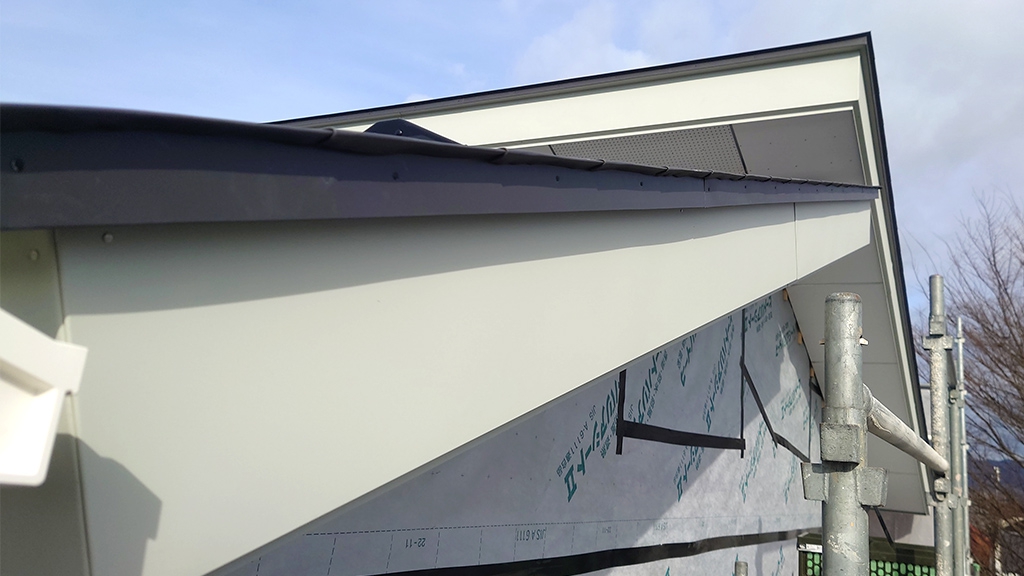 破風トタン巻工事：福島県伊達市の屋根と雨どいの専門店：駒田板金