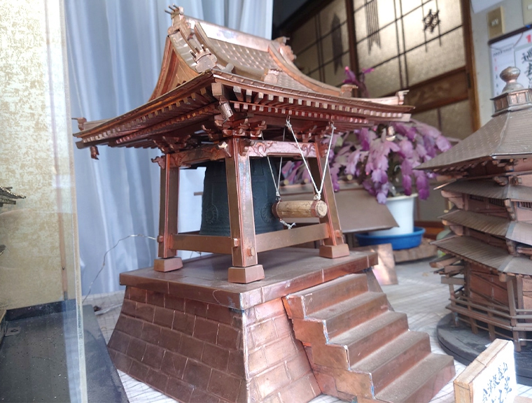 ミニチュア鐘つき堂の細工：福島県伊達市の屋根と雨どいの専門店：駒田板金